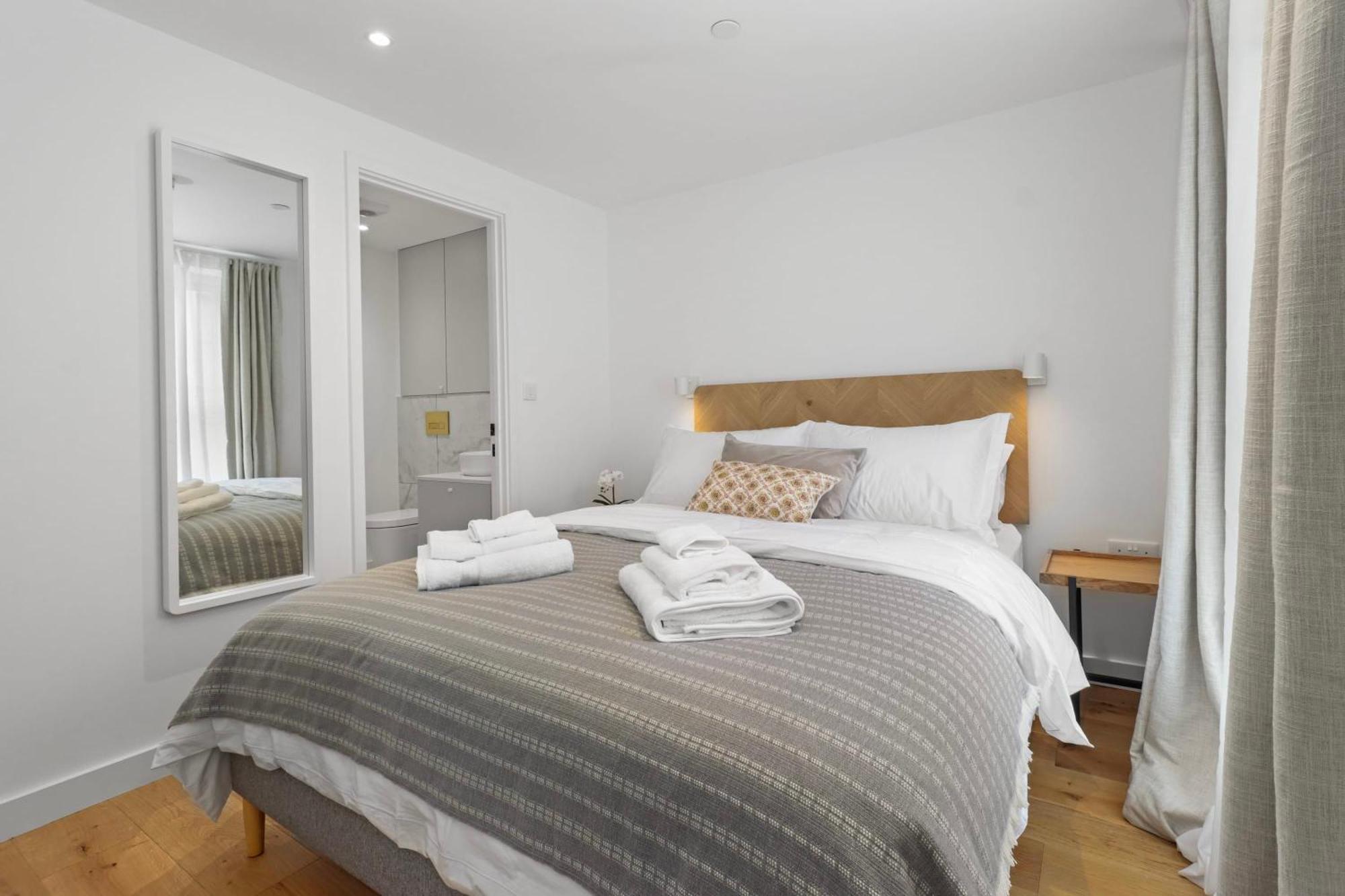Urban Chic Meets Coastal Charm Ideal Getaway Apartment *